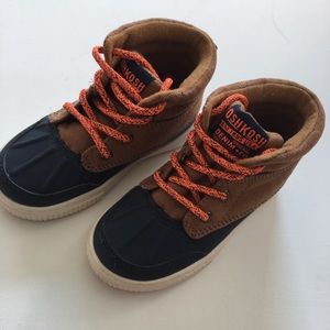 Boys duck boots